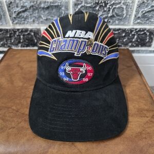Starter Men's Chicago Bulls Cotton NBA Champions Black Cap One Size